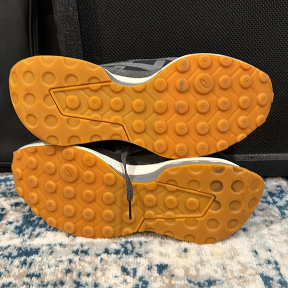 ASICS Jogger x81 Like New- Worn once. - Picture 4 of 5